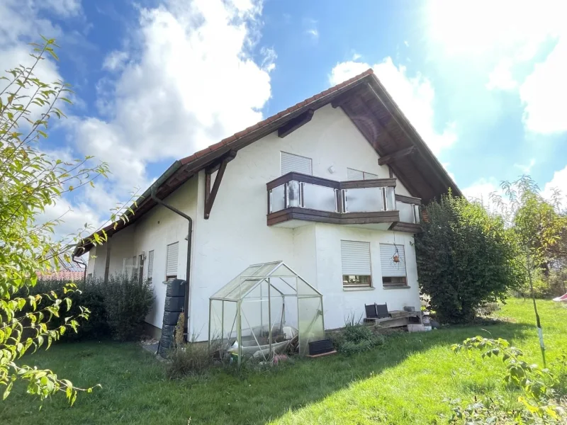 Ansicht Haus mit Balkon