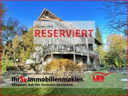 Ansicht m. Wintergarten+Balkon - Haus kaufen in Meßkirch - Ihr Traumhaus: Wintergarten, Sauna, Pool und Teich in malerischer Randlage