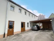 Werkstatt-Eingang + 1 Carport