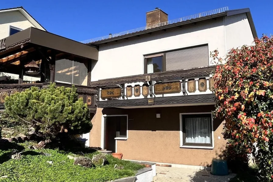 Hausansicht - Haus kaufen in Albstadt - Um diese Aussicht wird man Sie beneiden!Wohnen über den Dächern Ebingens