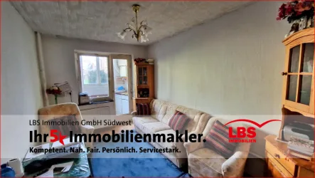 Wohnzimmer - Wohnung kaufen in Pforzheim - 2 Zimmer Wohnung in Pforzheim-Ost  