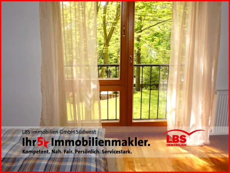 Schlafzimmer Blick zum Garten - Haus kaufen in Neustadt - NEUSTADT-HAMBACH - Ein Wohntraum für Sie!