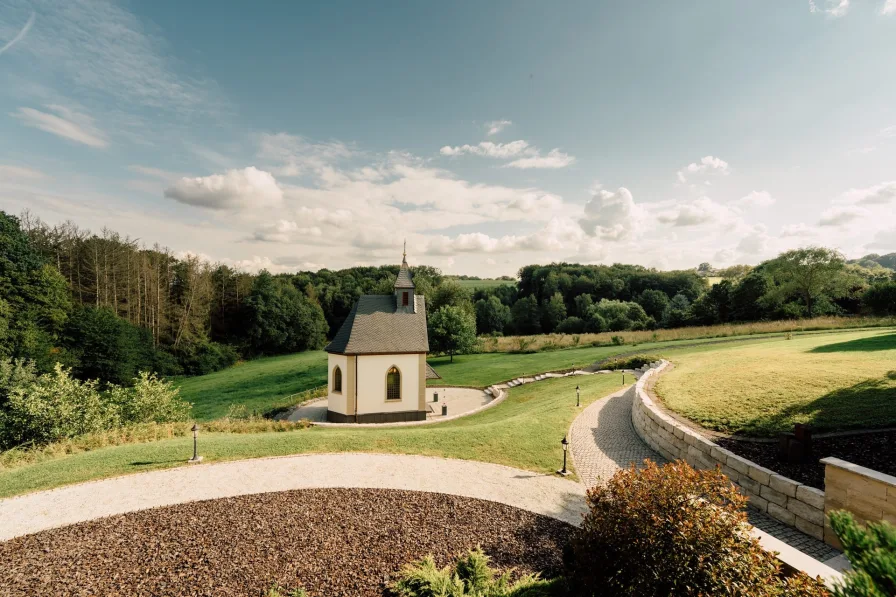 Gartenpark mit Hofkapelle