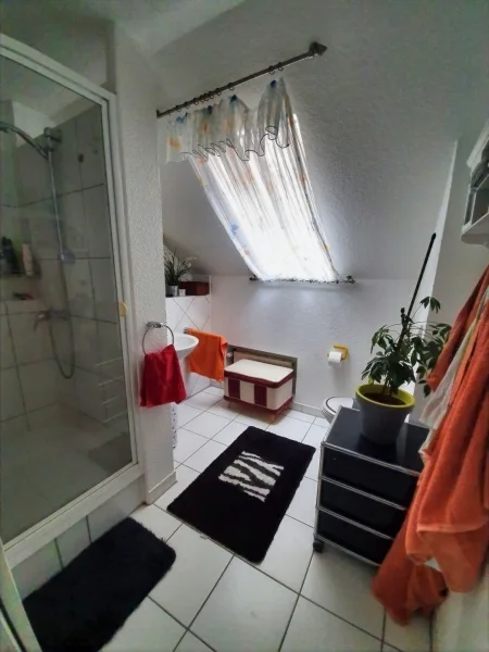 Zweites Badezimmer