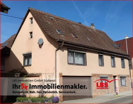 Straßenansicht - Haus kaufen in Erkenbrechtsweiler - Achtung Renovierer -  viel Platz für Familie und Hobby!