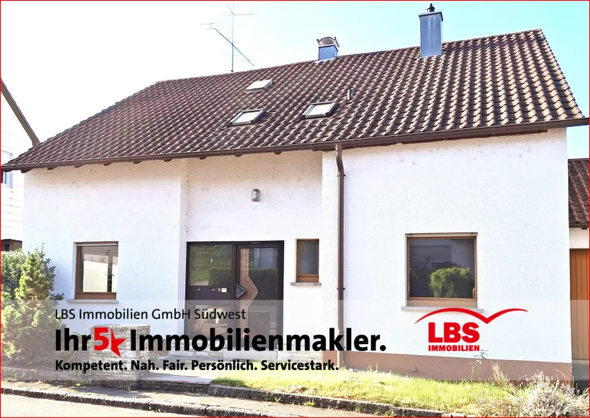 Straßenansicht  - Haus kaufen in Nürtingen - Familienfreundliches Haus mit phantastischer Aussicht