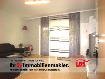 Wohnzimmer - Wohnung kaufen in Nagold - Renovierte 3 Zimmer Wohnung mit Terrasse in Nagold