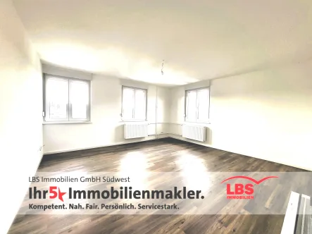 Wohnzimmer - Wohnung mieten in Pforzheim - Exklusive 4-Zimmer-Wohnung mit Stil und Fitnessfaktor!