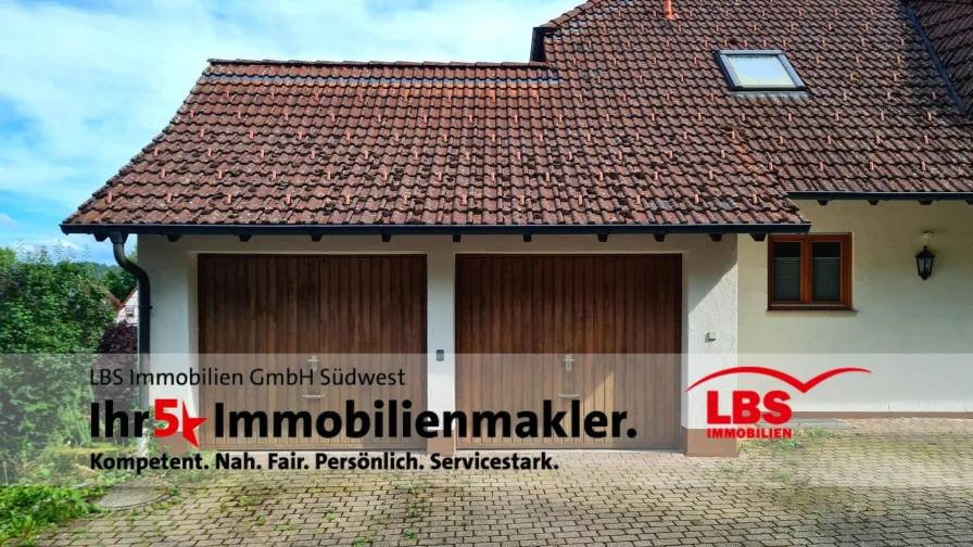 eine Garage mit Stellplatz