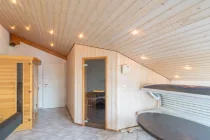 Wellnessraum mit Sauna DG