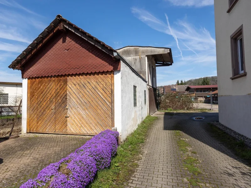 Garage mit Schopf