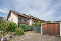 Gartenansicht und Garage