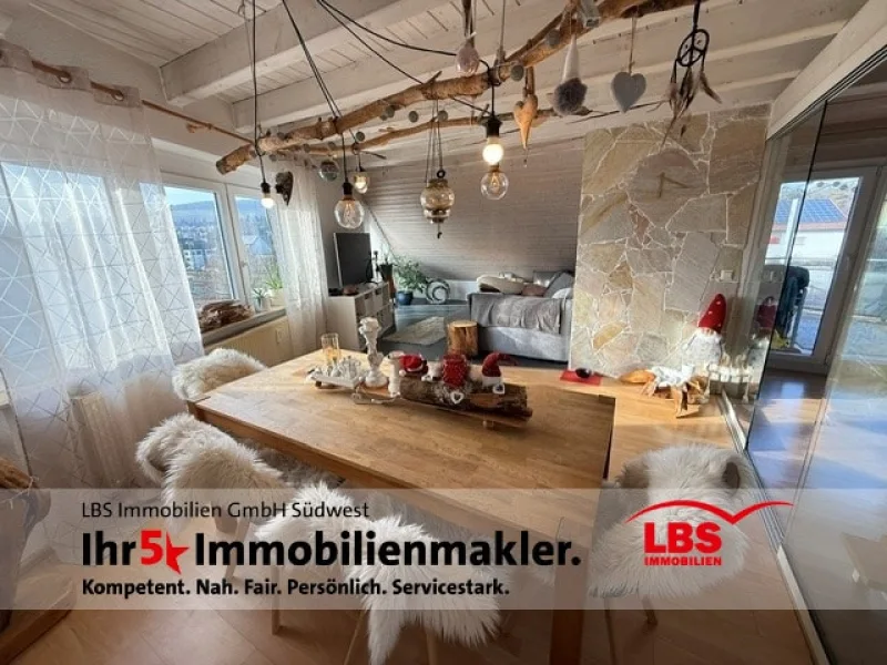 Wohnzimmer - Wohnung kaufen in Engen - **Gemütliche Maissonettewohnung mit Balkon**