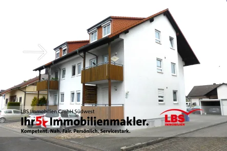 Hausansicht - Wohnung kaufen in Ubstadt-Weiher - Ihr Dachgeschosstraum in Ubstadt!