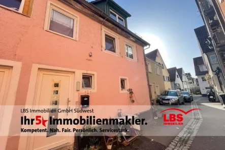 Außenansicht - Haus kaufen in Rottenburg - Zwei charmante Doppelhaushälften in zentraler Lage 