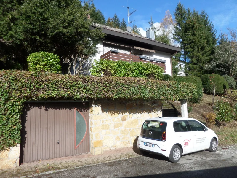 Vorderansicht mit Garage - Haus kaufen in Zell - Einmaliges Architektenhaus mit schöner Aussicht