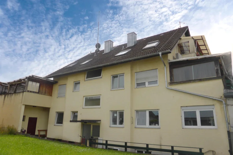 Die Hausansicht - Wohnung kaufen in Lörrach - Renovieren, einziehen - wohlfühlen!