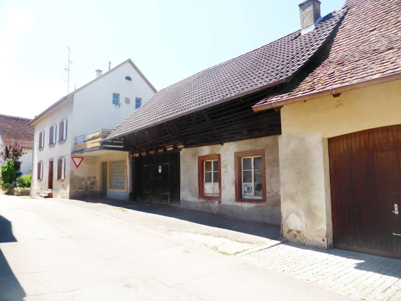 Die Hausansicht  - Haus kaufen in Weil am Rhein - Sanierungsbedürftiges Haus in Ötlingen 