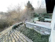 Terrasse mit Abgang zum Garten