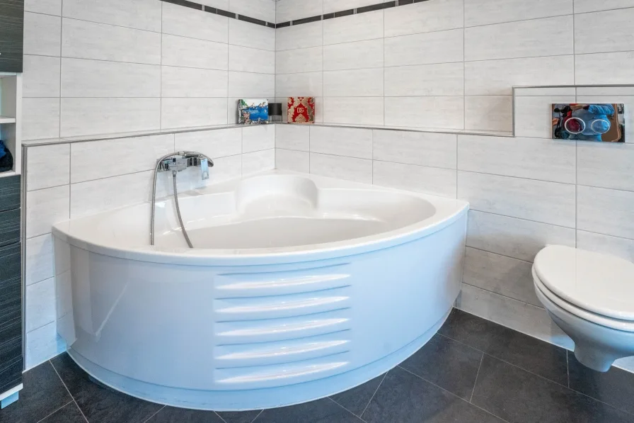 Badewanne im EG-Badezimmer