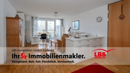 Wohnbereich - Wohnung kaufen in Singen - 3-Zimmer-Wohnung mit Panoramablick, Balkon & TG-Stellplatz – Ihr Platz zum Wohlfühlen!