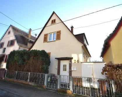 Ansicht - Haus kaufen in Stuttgart - Vermietetes Ein-/Zweifamilienhaus in ruhiger Lage mit idyllischem Garten!