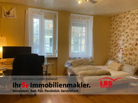 Schlafzimmer 1 - Wohnung kaufen in Stuttgart - 3-Zimmer Wohnung in zentraler Lage von Stuttgart