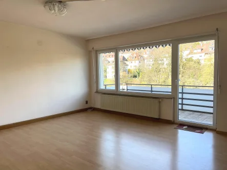 Wohnzimmer - Wohnung kaufen in Stuttgart - **Sofort Bezugsfrei** - Helle 2-Zimmer Wohnung mit EBK