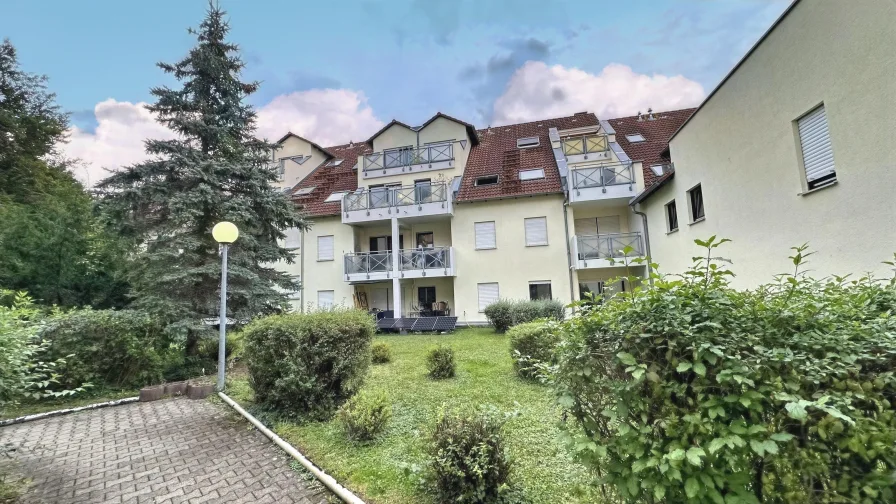 Hausrückseite / Balkonseite - Wohnung kaufen in Böblingen - Moderne 2-Zimmer DG-Wohnung mit Balkon & TG-Stellplatz!