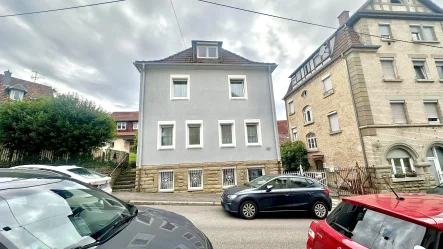 Haus - Haus kaufen in Stuttgart - Freistehendes Zweifamilienhaus in ruhiger & gefragter Lage von Feuerbach! 