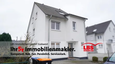 Hausansicht - Haus kaufen in Nufringen - Moderne Kapitalanlage - oder doch zukünftiges Eigenheim?