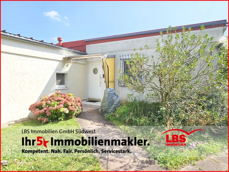 Hauseingang - Wohnung kaufen in Oberteuringen - Kleiner Bungalow in Oberteuringen mit Panoramablick!