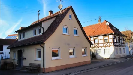 Ansicht - Haus kaufen in Bernstadt - Herrlich in Ihrem eigenen freistehenden Haus wohnen ! 