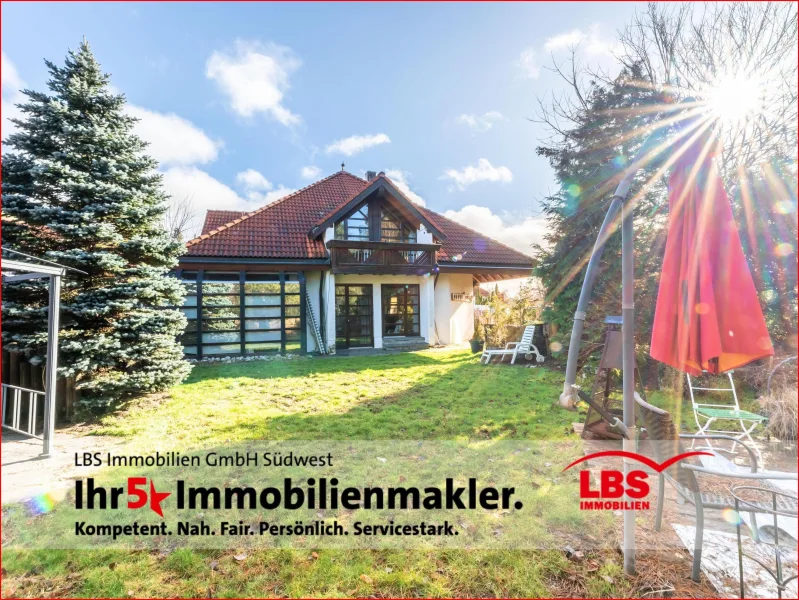 Hausansicht - Haus kaufen in Unterkirnach - Wohnhaus optional mit Gewerbegrundstück.
