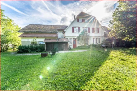 Außenansicht - Zinshaus/Renditeobjekt kaufen in Wehingen - Ehemaliger Bahnhof mit ca. 421 m² Wohn-/Gewerbefäche