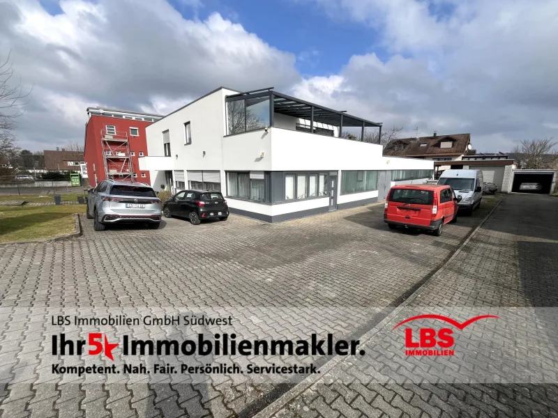 Außenansicht - Haus kaufen in Kirchheim - WOHNEN UND ARBEITEN UNTER EINEM DACH!!! Modernes Wohn./Geschäftshaus in bester Lage! 45qm Dachterr.!