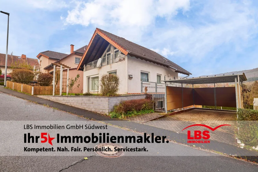 Haus Front - Haus kaufen in Pfeffelbach - Freistehendes Einfamilienhaus in ruhiger Lage