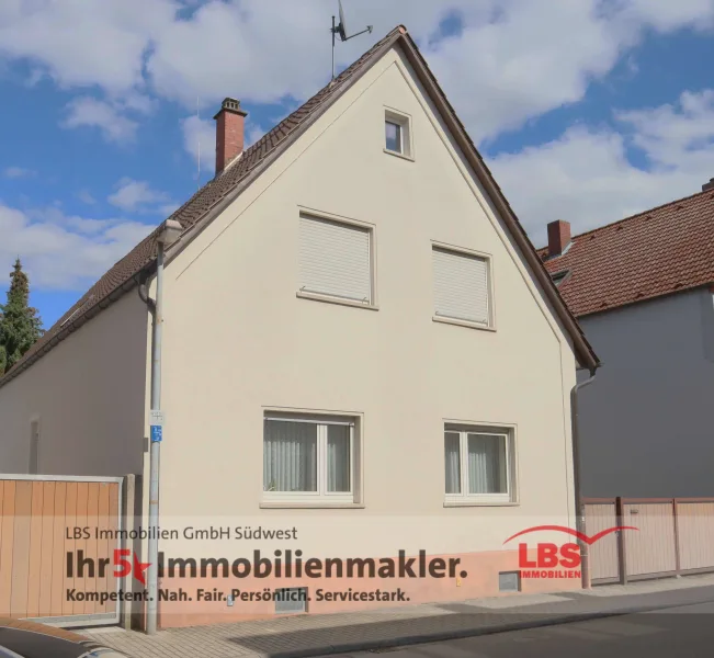 Strassenansicht - Haus kaufen in Viernheim - Ideal für die Großfamilie!