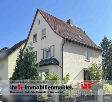 Strassenasicht - Haus kaufen in Viernheim - Selbst Wohnen und vermieten / für die Großfamilie! 