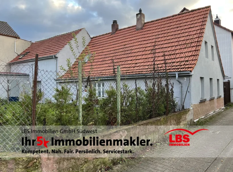 Strassenansicht - Haus kaufen in Worms - Kleines Häuschen mit Garten!