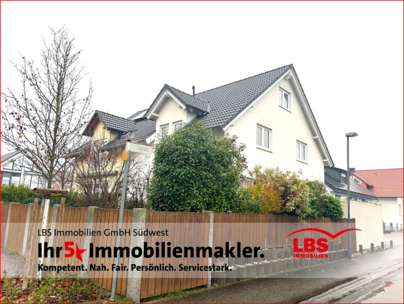 Front Haus - Haus kaufen in Stutensee - Gepflegte Doppelhaushälfte in Stutensee-Staffort!