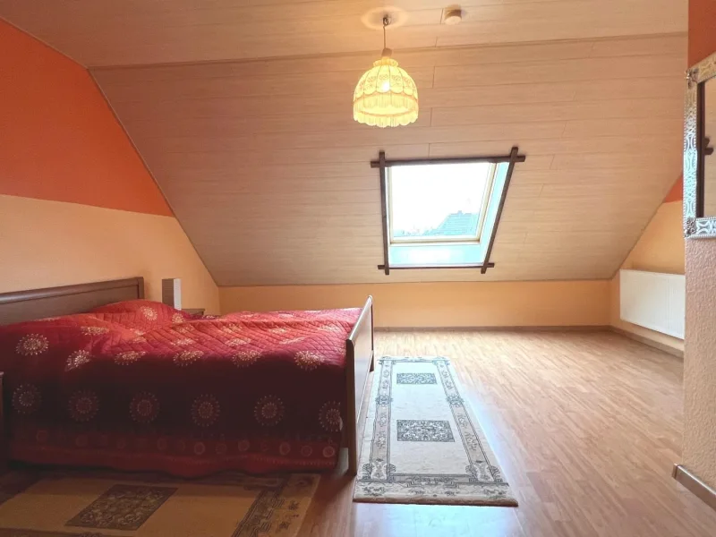 Schlafzimmer DG