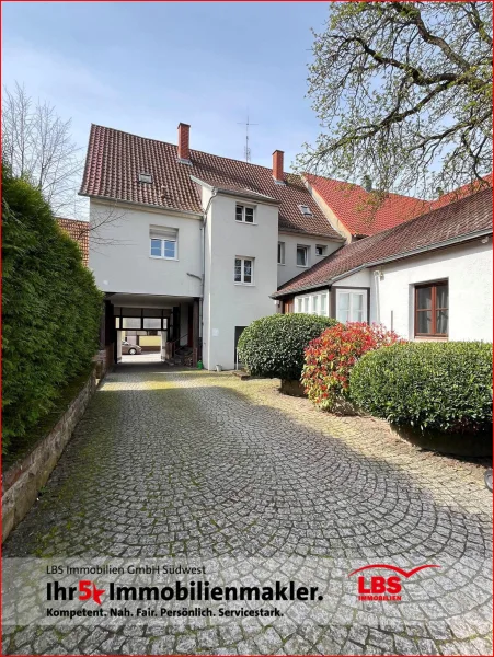 Außenansicht Hofseite - Haus kaufen in Karlsruhe - Dreifamilienhaus in KA- Knielingen mit viel Potenzial!