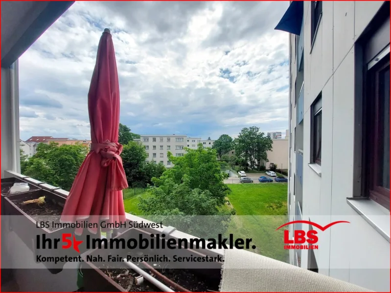 Aussicht Balkon - Wohnung kaufen in Eppelheim - Gepflegte 4-Zimmer Wohnung mit Balkon in Eppelheim!