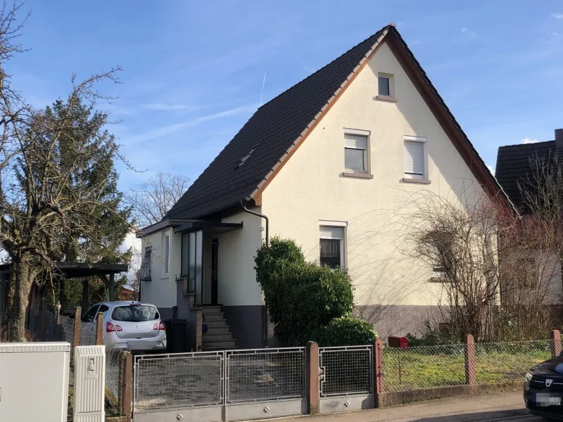 Außenansicht - Haus kaufen in Neckarsulm - Omas Haus sucht Neue Familie! 