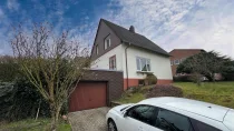 Hausansicht mit Garage