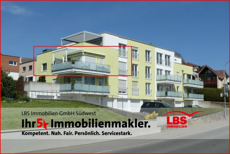 Gesamtansicht mit Balkon - Wohnung kaufen in Pfullendorf - Attraktive 4-Zi-Wohnung - Balkon, Garage - barrierefrei