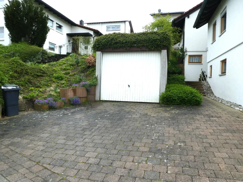 Garage/Stellplatz am Haus