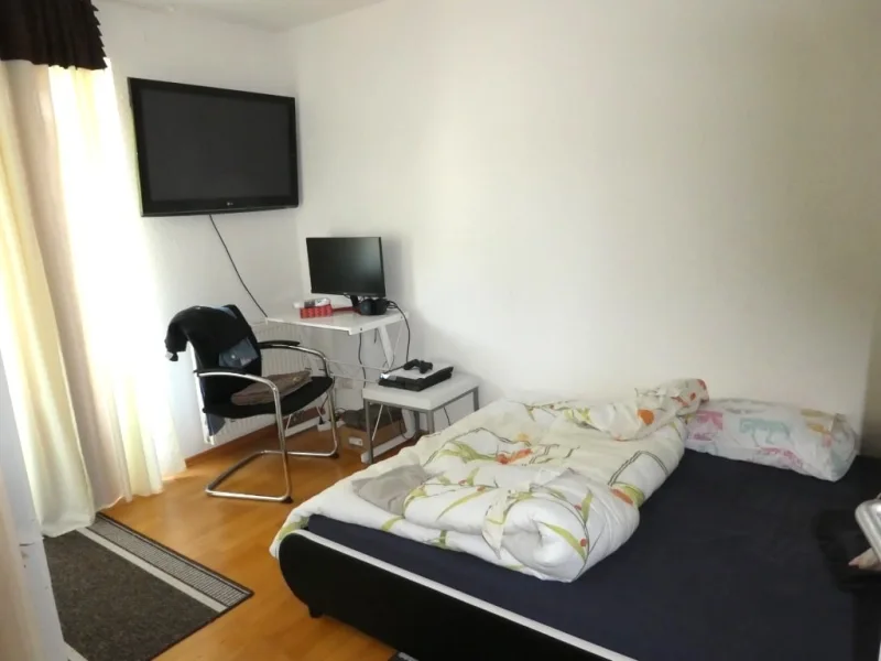 Helles Schlafzimmer/ Büro