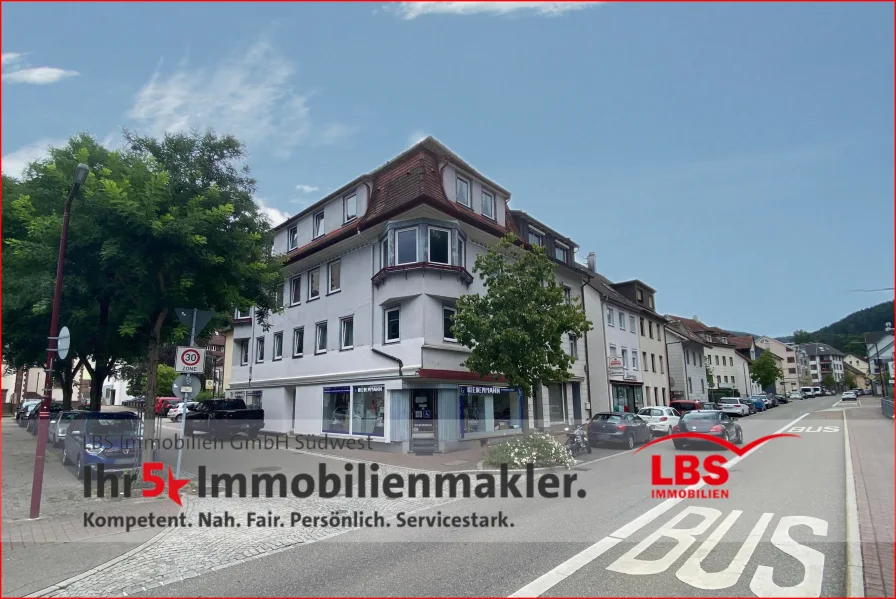 Außenansicht - Haus kaufen in Schramberg - 3-Familienhaus m. Ladengeschäft-Ideal als Kapitalanlage